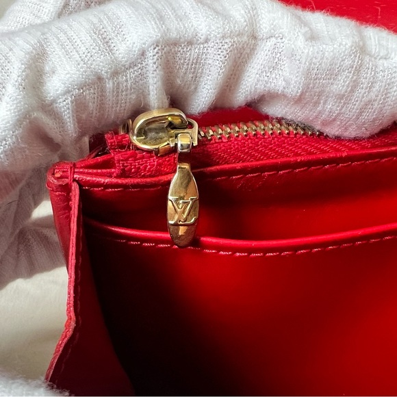 Authentic Louis Vuitton Red Vernis Sarah Wallet on Chain - Picture 11 of 15